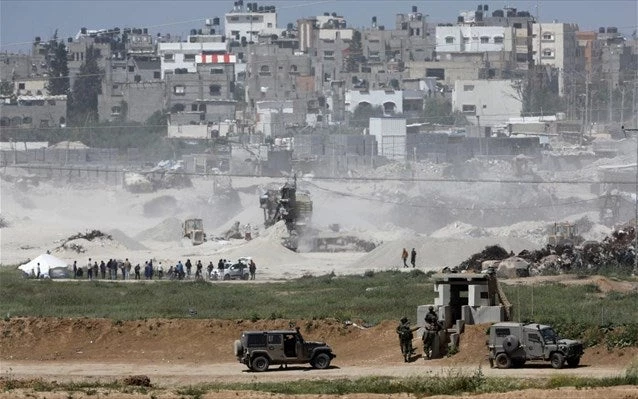 Ανηλεείς βομβαρδισμοί: H αεροπορία του Ισραήλ έπληξε στρατόπεδο της Χαμάς